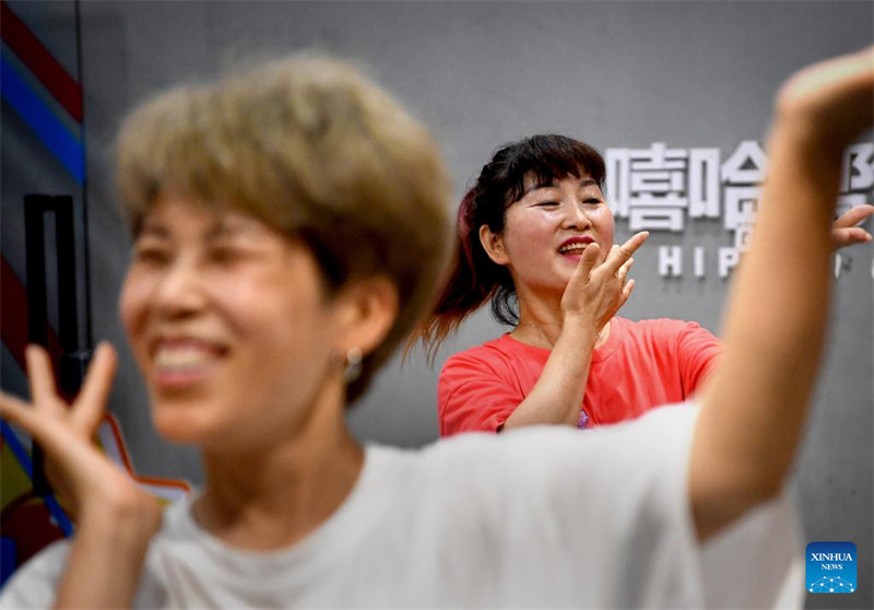 Henan : un groupe de danse de rue agé de 45 à 71 ans fait le buzz en ligne