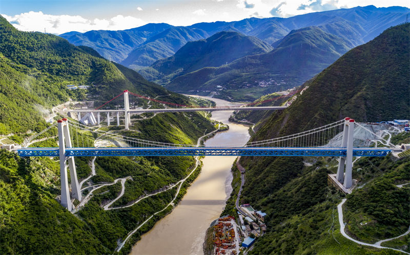 Yunnan: la progression ordonnée de la construction de la ligne ferroviaire Li-Xiang