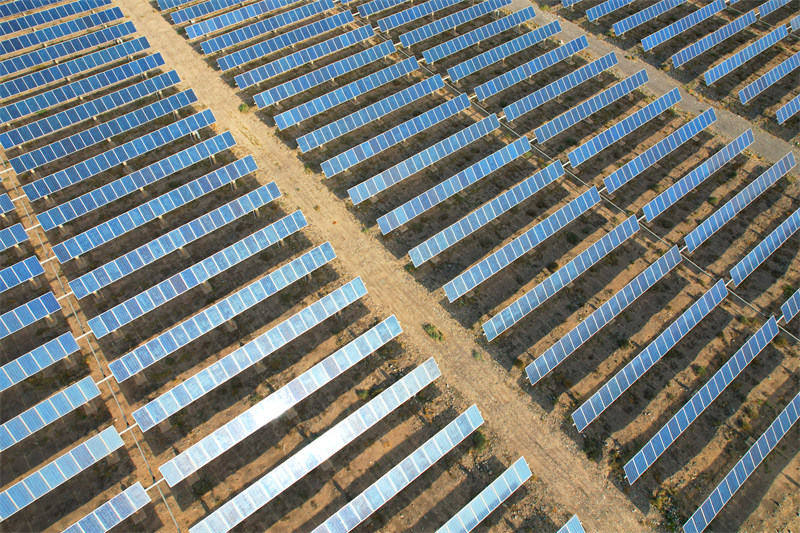 Gansu : le développement de l'énergie photovolta?que à Jiayuguan, dans le désert de Gobi