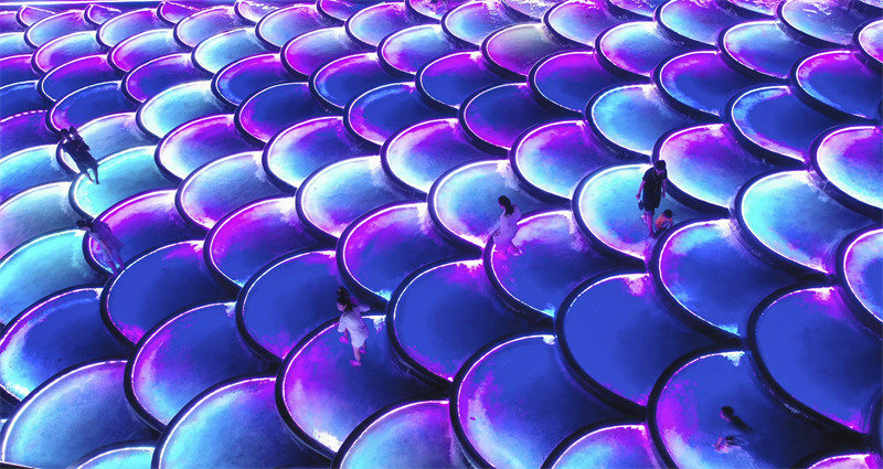 Hebei : la vue nocturne pittoresque du barrage en forme d'écailles de poisson de Zunhua