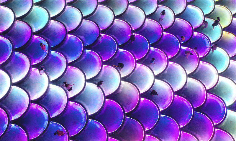 Hebei : la vue nocturne pittoresque du barrage en forme d'écailles de poisson de Zunhua