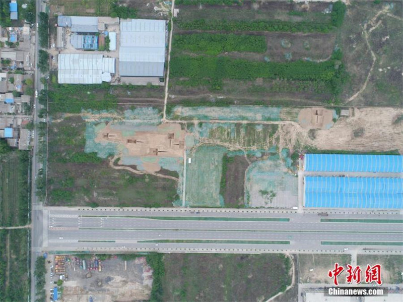 Des carreaux de sol à motif de dragon découverts à Xi'an