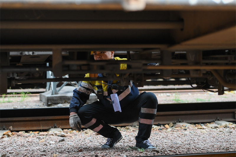 Mongolie intérieure : les régulateurs de chemin de fer assurent l'approvisionnement en électricité et en charbon en faisant 30 000 pas par jour