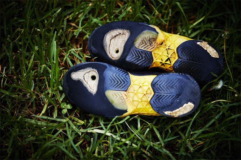 Comment le tennis change la vie du jeune gar?on au panier à dos de l'ethnie Wa