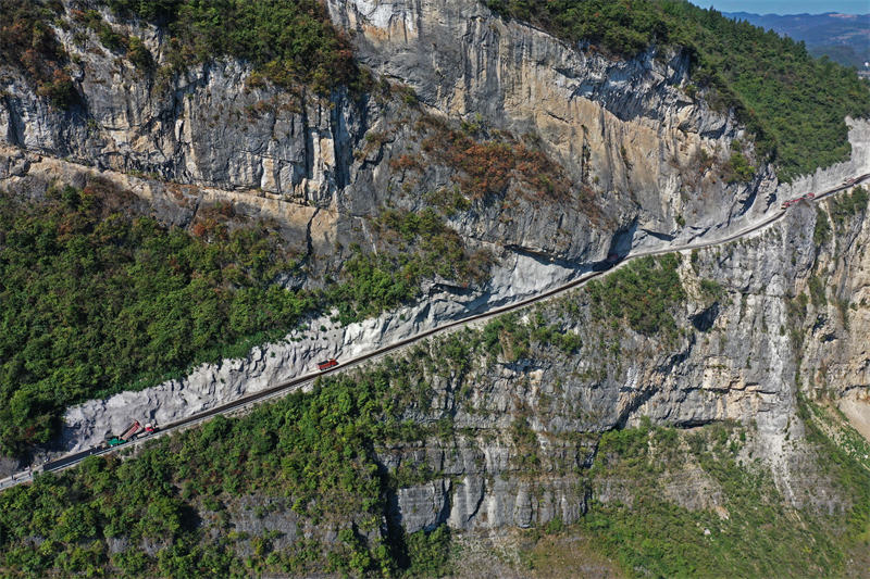 Chongqing : réparer la route sur la falaise pour dégager la route vers la richesse