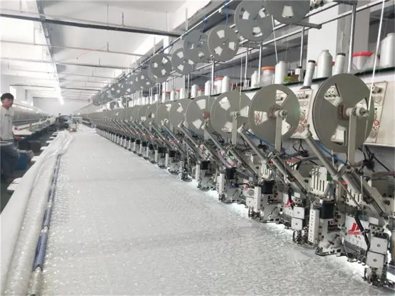 Anhui : 10 000 robes de mariée sortent chaque jour des usines du canton de Dingji