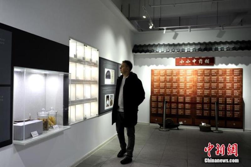 Un Fran?ais s'engage à faire conna?tre la médecine traditionnelle chinoise dans le monde entier