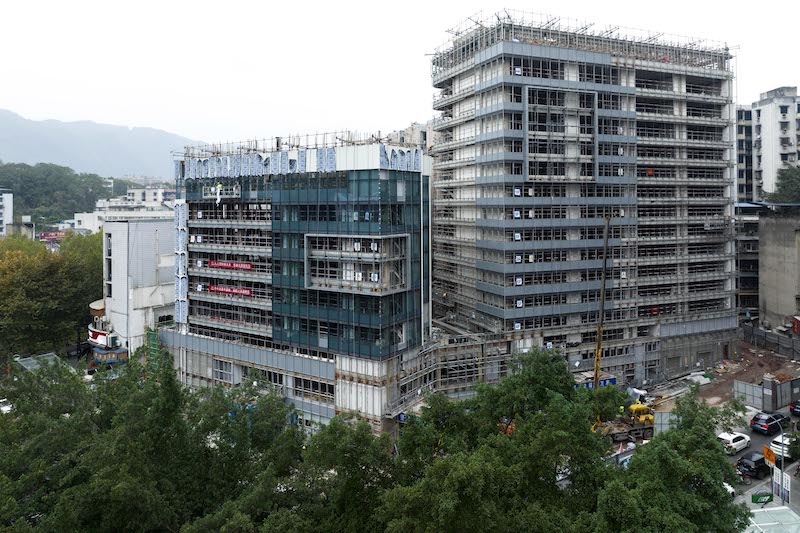 Chongqing : un batiment de stationnement en construction pour résoudre les difficultés de stationnement dans la vieille ville