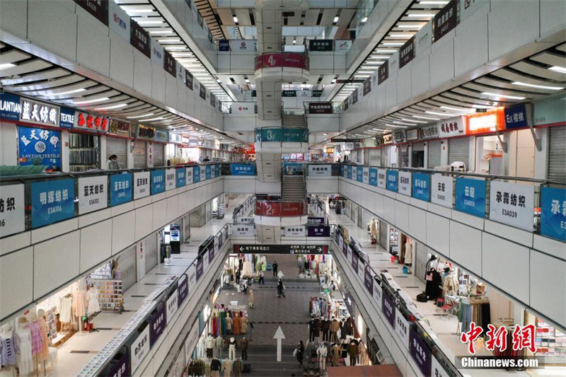 Guangzhou : la zone commerciale textile de Zhongda dans le district de Haizhou a repris ses activités