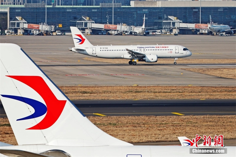 Le premier avion de ligne chinois C919 de China Eastern Airline a effectué son vol inaugural de l'Année du Lapin