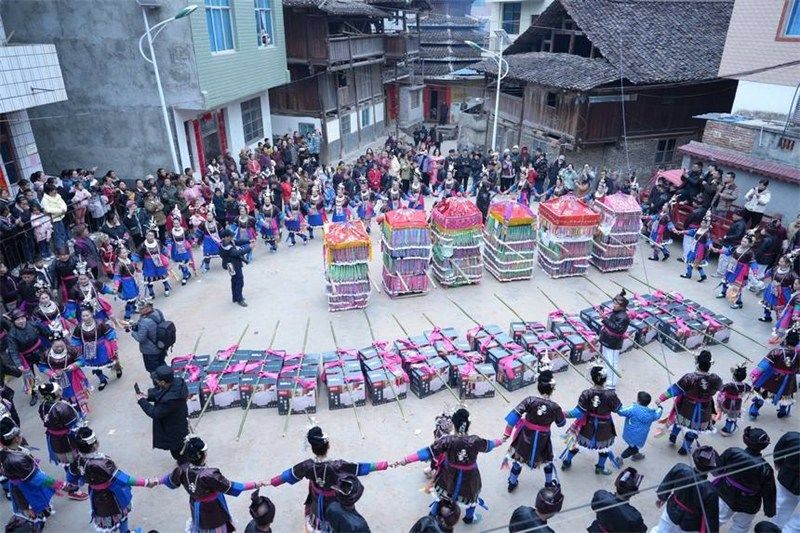 Guizhou : le folklore coloré attire les visiteurs dans le comté de Congjiang