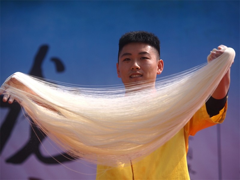 La culture et les traditions du festival Longtaitou en Chine