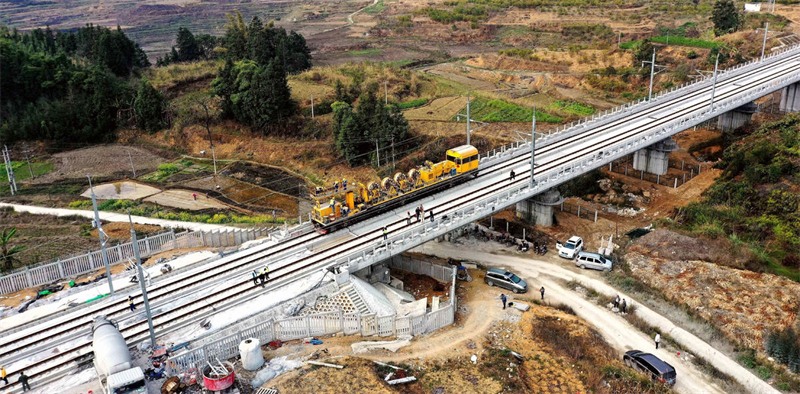 Les réseaux de contact de la section du Guangxi du train à grande vitesse Guinan achevés