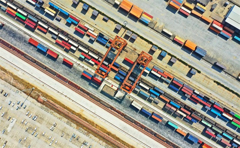 Henan : la circulation intense des trains de fret Chine-Europe à Zhengzhou