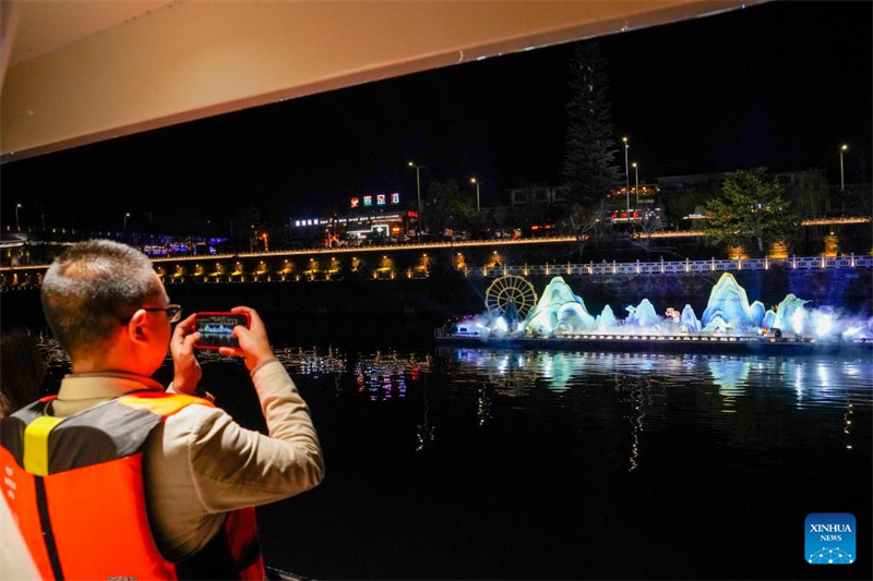Sichuan : des spectacles nocturnes donnent un élan au tourisme culturel à Langzhong