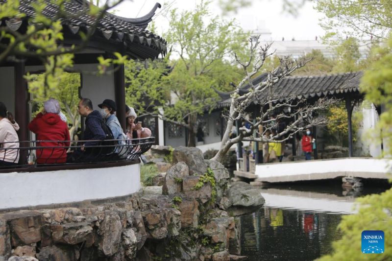 Les touristes?profitent?du?Festival Qingming dans toute la Chine