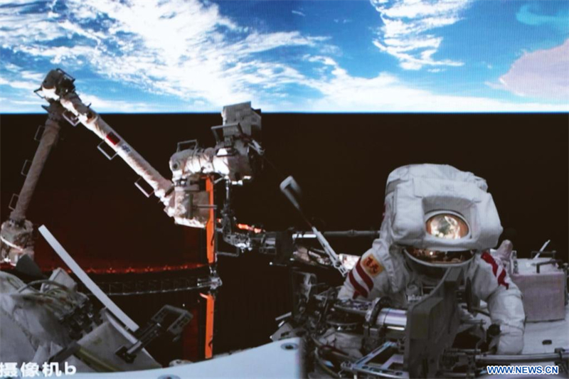 Chine : les ta?konautes de Shenzhou-15 achèvent leur quatrième sortie dans l'espace, établissant un record national