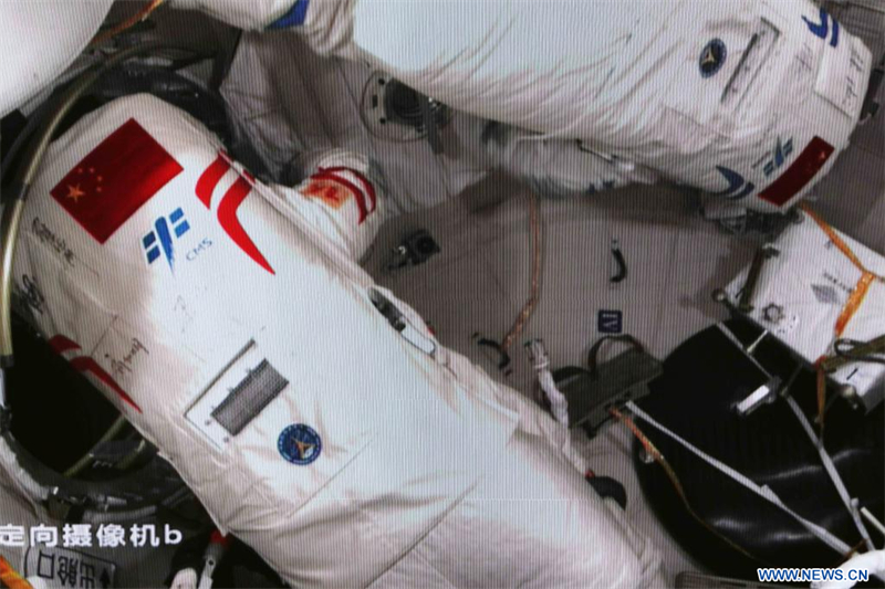 Chine : les ta?konautes de Shenzhou-15 achèvent leur quatrième sortie dans l'espace, établissant un record national