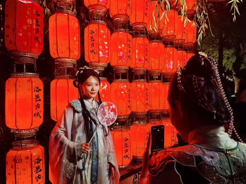 Henan : à la découverte de?la beauté du?Hanfu à?Luoyi