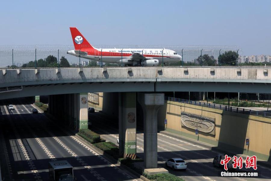 Sichuan : des avions-taxis roulent au-dessus de la circulation à Chengdu