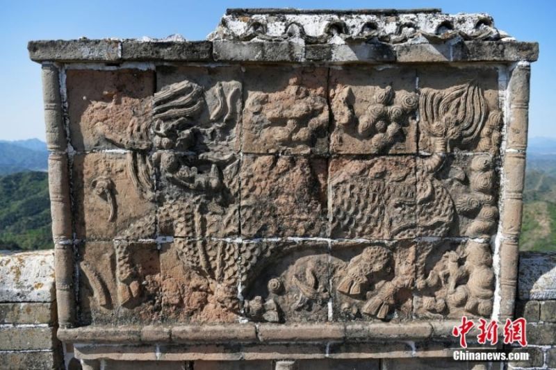 Hebei : un mur écran?de?Kirin sur la section?de Jinshanling de la Grande Muraille