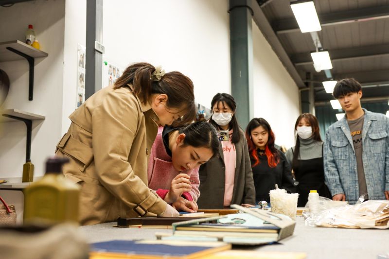 Liaoning?: comment une restauratrice donne une nouvelle vie à des livres anciens endommagés