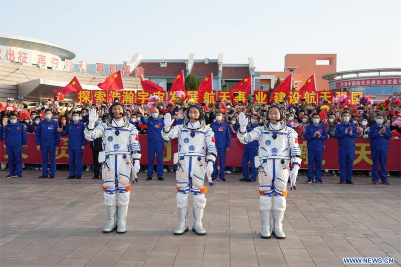 Cérémonie d'au revoir pour les astronautes chinois de la mission Shenzhou-16