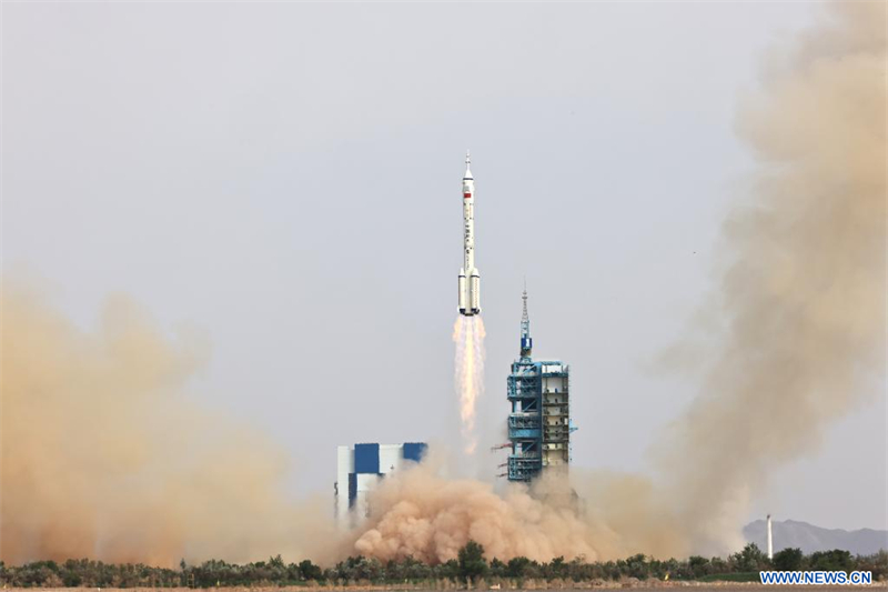 La Chine lance le vaisseau spatial habité Shenzhou-16