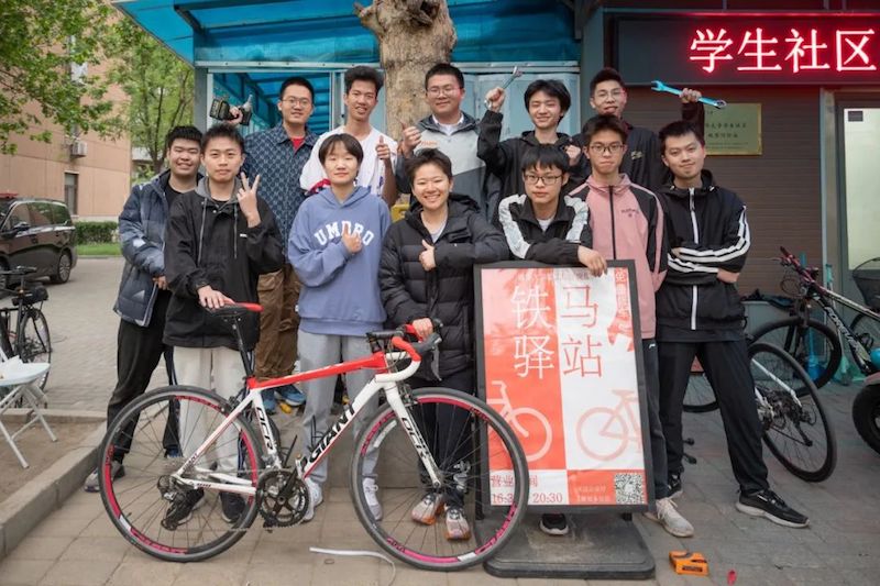 L'Université Tsinghua offre un service gratuit de réparation de vélos