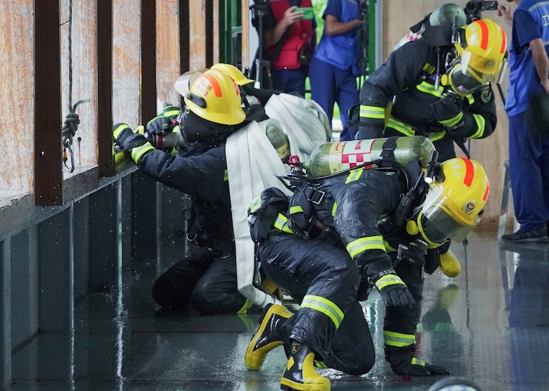Guangdong?: Les pompiers impressionnent lors d'un concours de lutte contre l'incendie