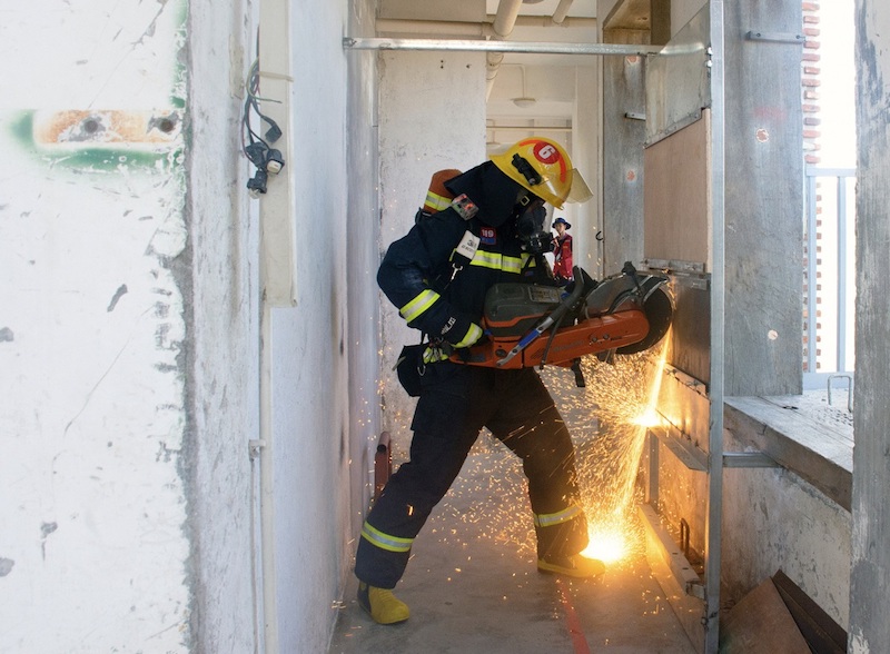 Guangdong?: Les pompiers impressionnent lors d'un concours de lutte contre l'incendie