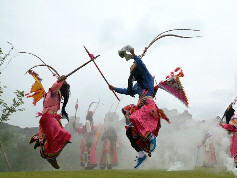 Guizhou: les montagnes verdoyantes et les eaux limpides ornent les sites pittoresques