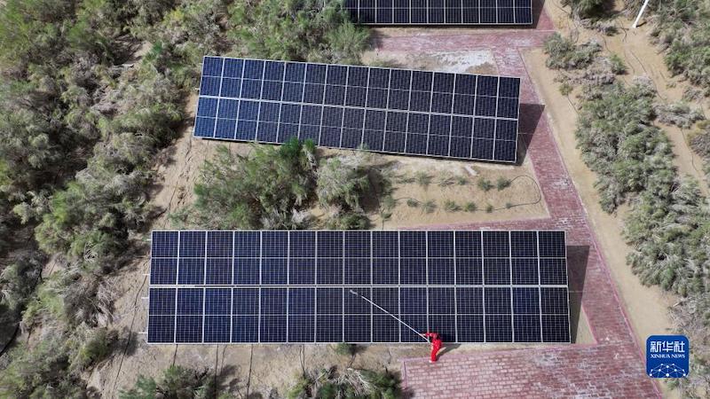 Xinjiang : l'autoroute sans carbone dans le Désert du Taklamakan