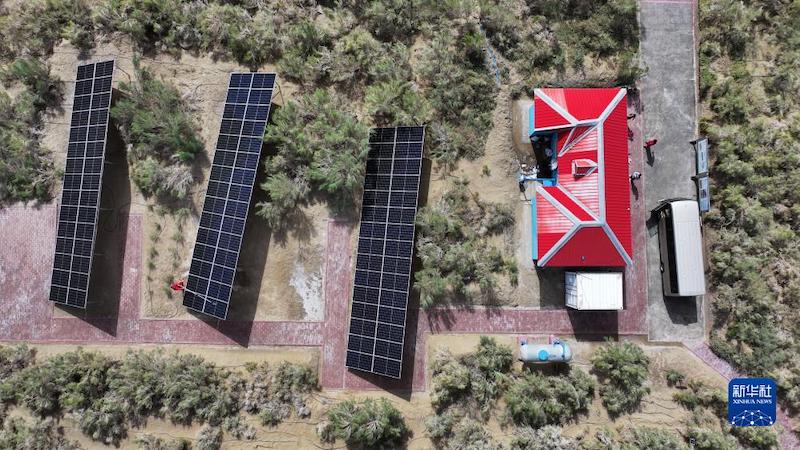 Xinjiang : l'autoroute sans carbone dans le Désert du Taklamakan