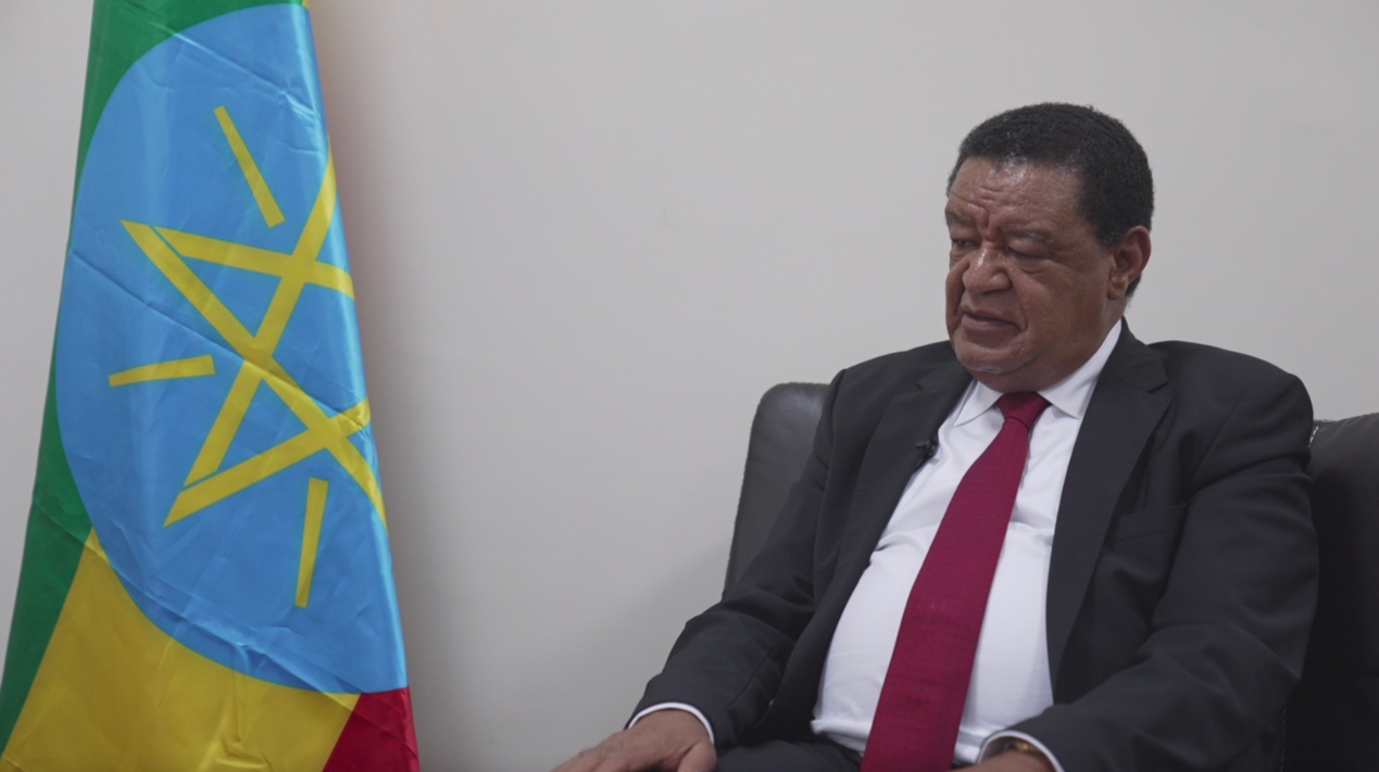 L'ancien président éthiopien Mulatu Teshome accorde un entretien exclusif au Quotidien du Peuple en ligne, à Addis-Abeba, capitale de l'éthiopie. (Liu Ning / Le Quotidien du Peuple en ligne)