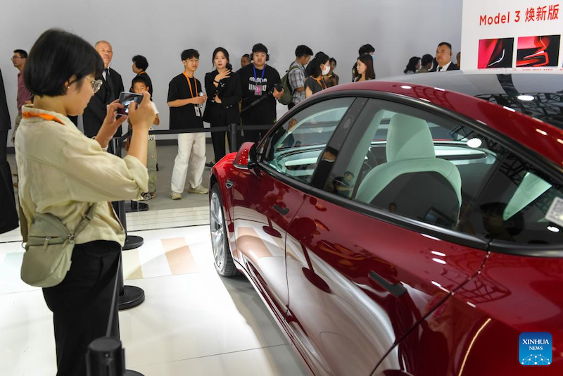 Les technologies de pointe attirent les visiteurs à la CIFTIS 2023 à Beijing