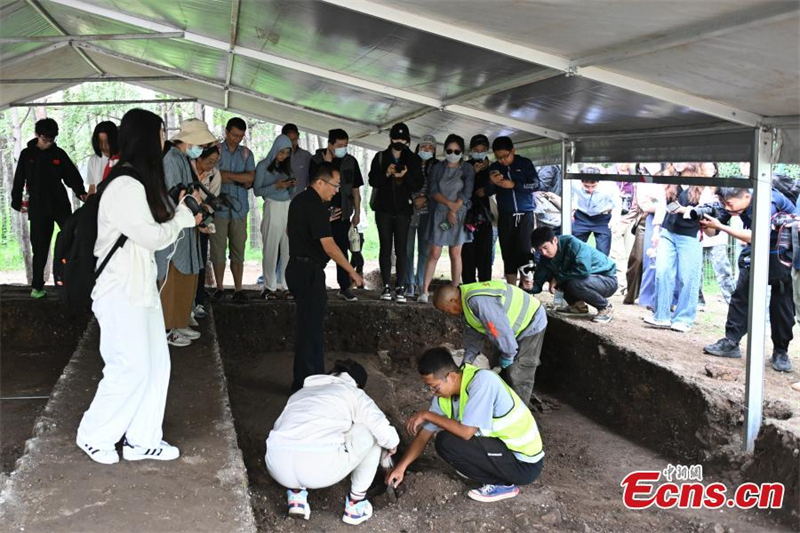 Journée portes ouvertes aux visiteurs sur le site archéologique de l'Ancien Palais d'été de Beijing