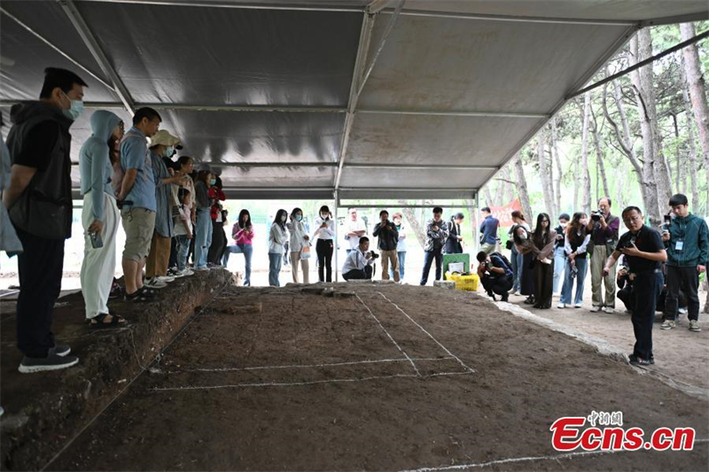 Journée portes ouvertes aux visiteurs sur le site archéologique de l'Ancien Palais d'été de Beijing