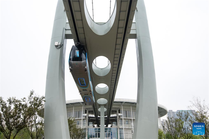 Mise en service du premier monorail suspendu de Chine