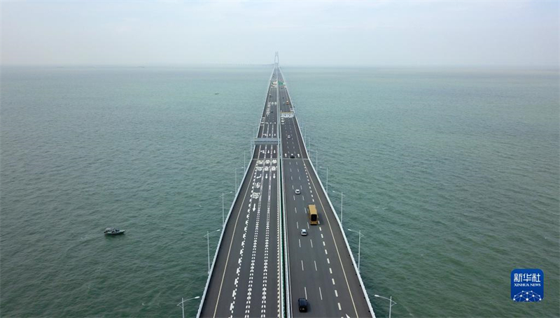 Cinq ans après son ouverture, les arrivées et les départs par le pont maritime Hong Kong-Zhuhai-Macao ont atteint 36 millions