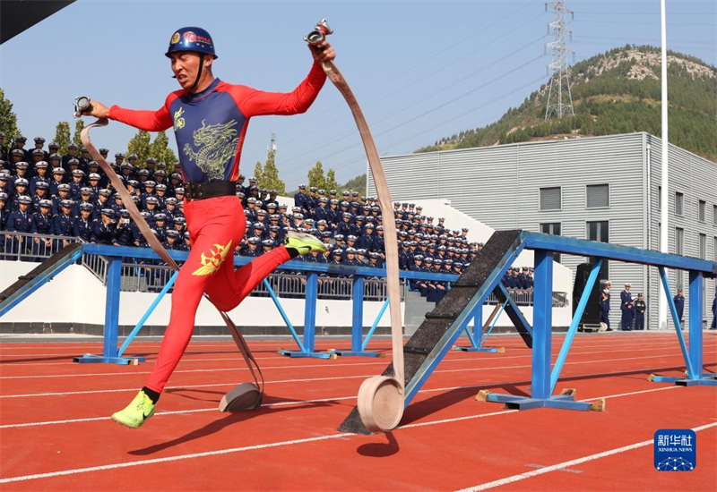 Shandong : la compétition nationale de lutte contre les incendies et de sauvetage s'est terminée à Jinan