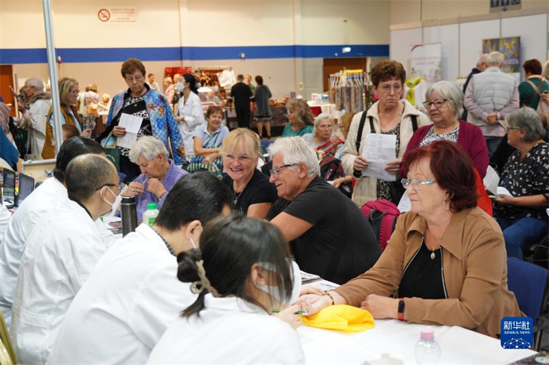 Hongrie : les consultations gratuites de médecine traditionnelle chinoise populaires