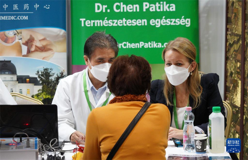 Hongrie : les consultations gratuites de médecine traditionnelle chinoise populaires