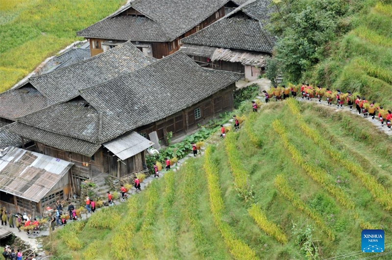 Aper?u des costumes folkloriques des Hongyao