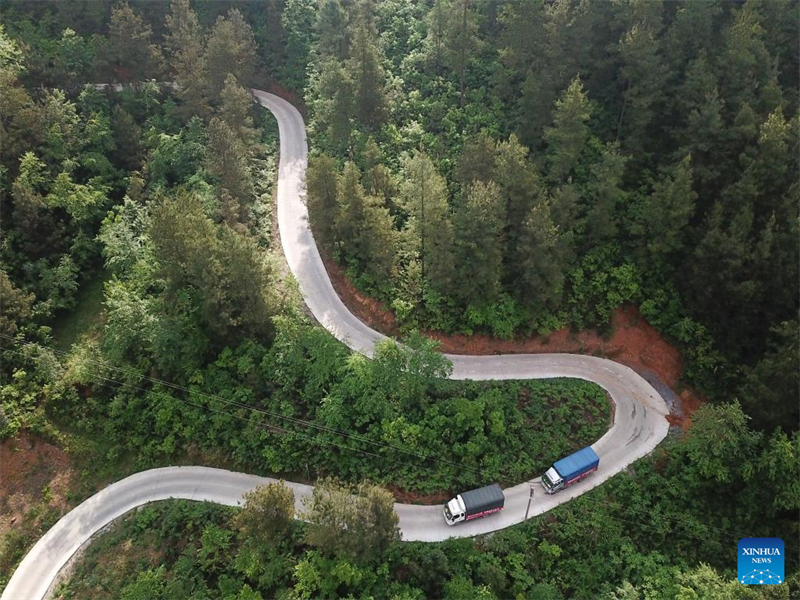 Guizhou : une jeune fille Miao commence une nouvelle vie grace aux efforts de lutte contre la pauvreté
