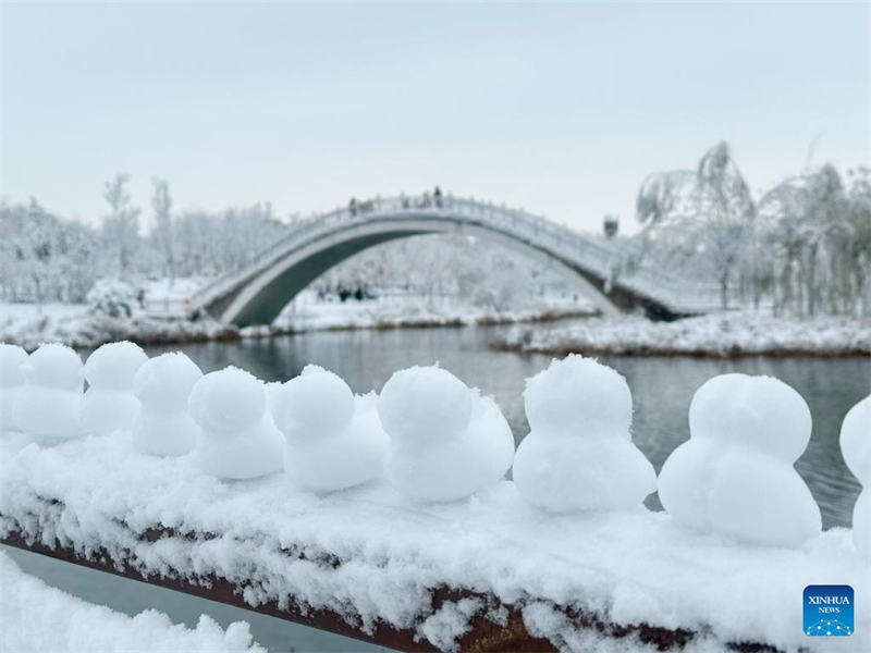 Rendez-vous avec la neige?: l'hiver rafra?chit les paysages en Chine