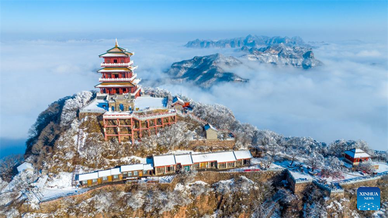 Rendez-vous avec la neige?: l'hiver rafra?chit les paysages en Chine