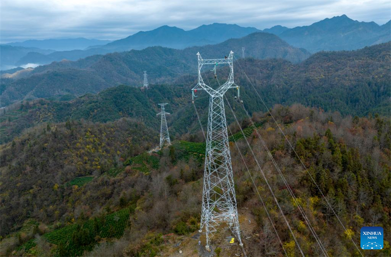 Anhui : le projet d'alimentation électrique externe du chemin de fer Chizhou-Huangshan bient?t achevé