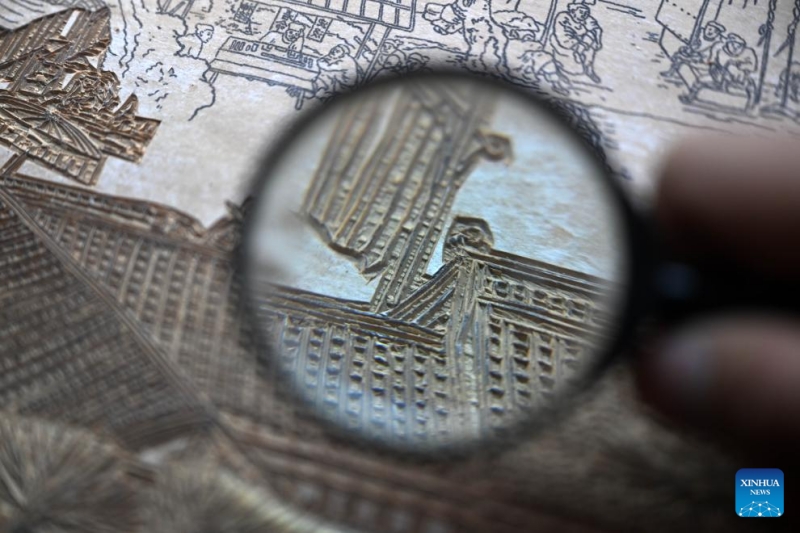 Tianjin : histoire en photos d'un jeune héritier des xylographies du Nouvel An de Yangliuqing