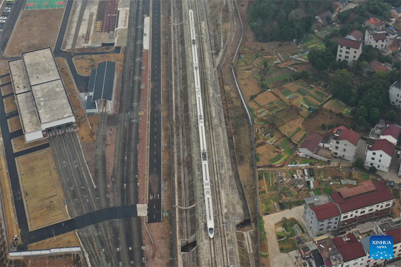 Le premier chemin de fer à grande vitesse de Chine contr?lé par des capitaux privés fête son 2e anniversaire